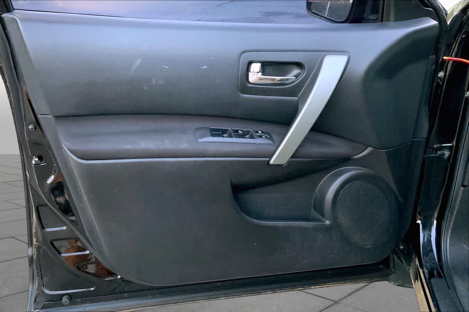 Used 2015 Super Black Nissan S image 18