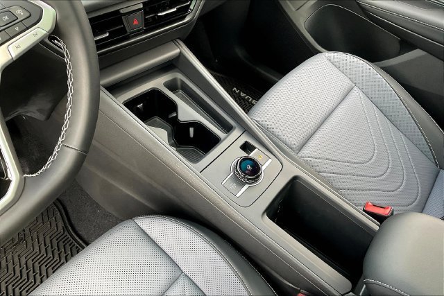 2025 Volkswagen Tiguan SE - Photo 10