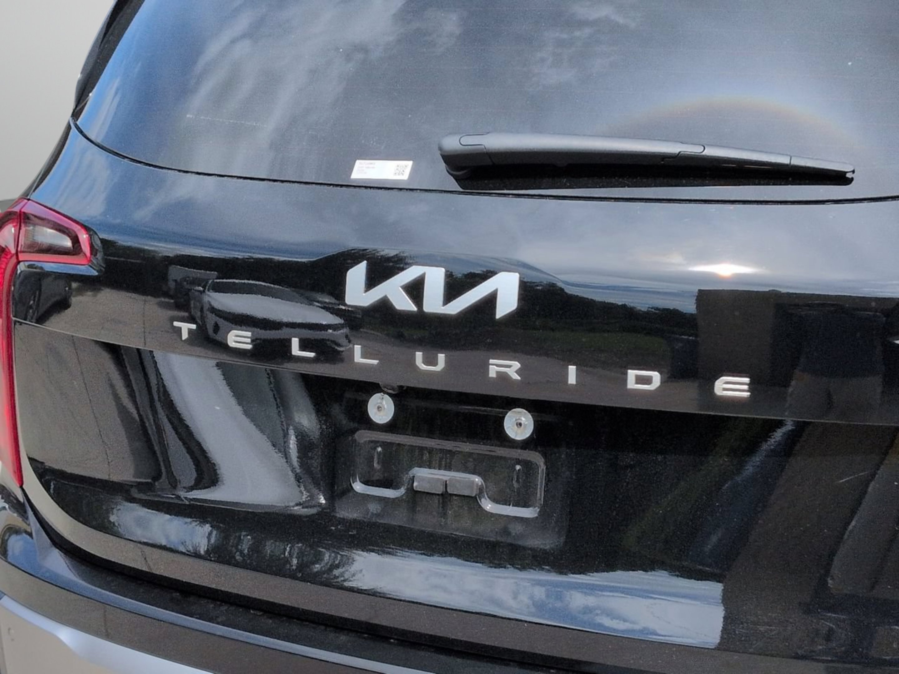 Certified Used 2025 Ebony Black Kia S image 33
