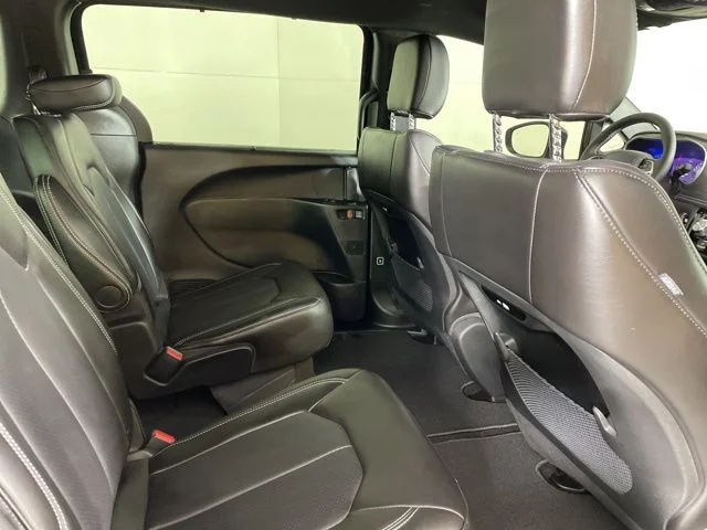 2025 Chrysler Pacifica Select - Photo 17