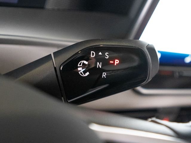 2025 Volkswagen Tiguan SE - Photo 24