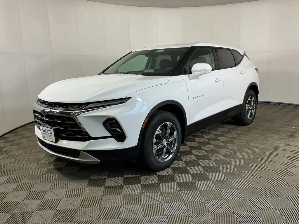 New 2026 White Chevrolet LT image 3