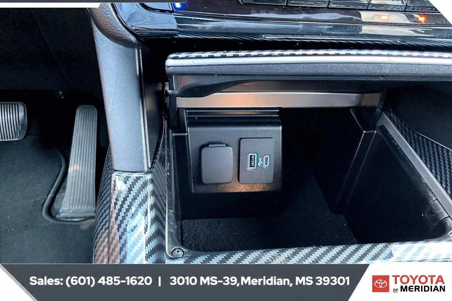 Used 2022 Oxford White Ford Limited image 24