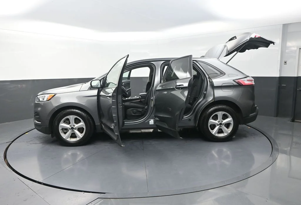 Used 2023 Gray Ford SE image 34