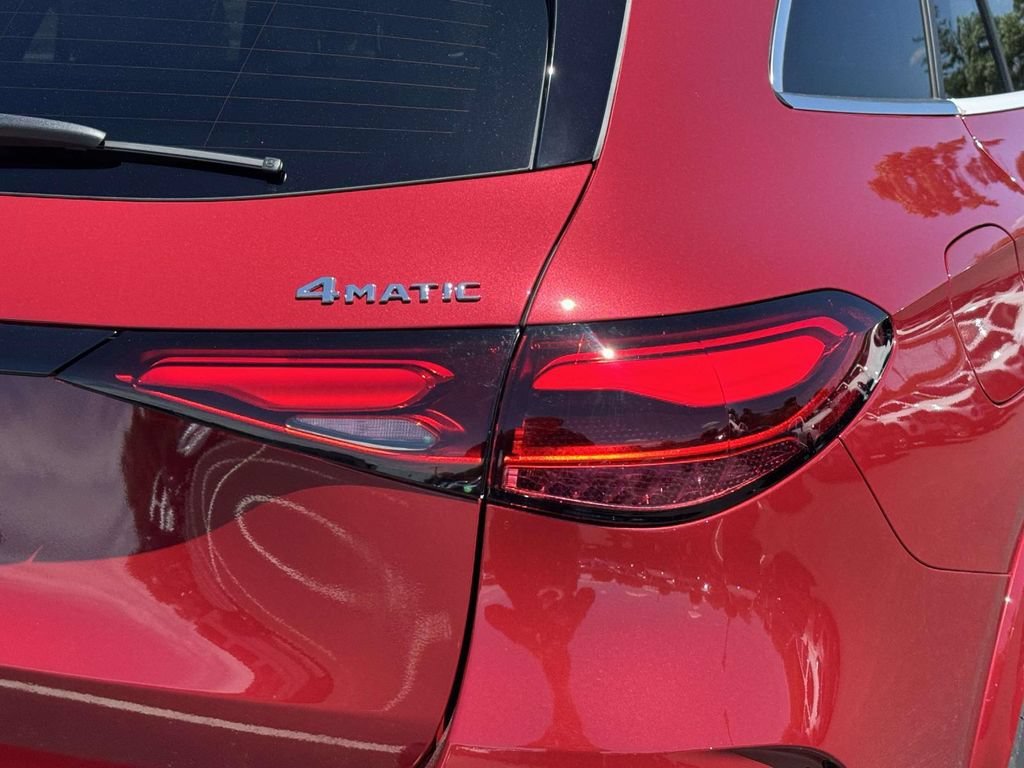 New 2026 MANUFAKTUR Patagonia Red Metallic Mercedes-Benz GLC 300 image 14