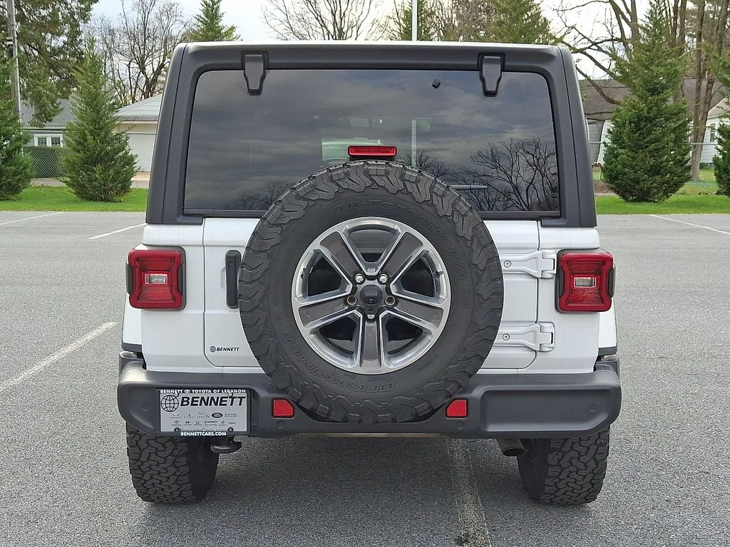 Used 2020 White Jeep Unlimited Sahara image 5