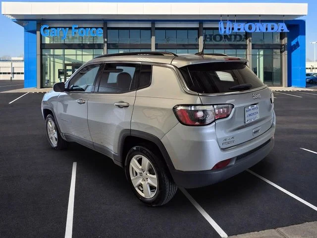 Used 2022 Billet Silver Metallic Jeep Latitude image 3