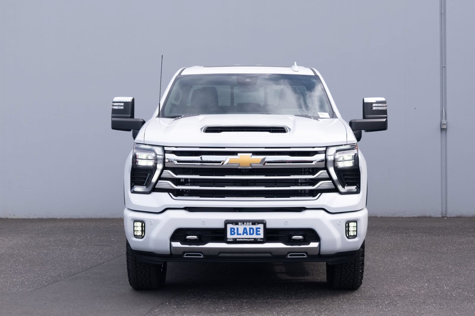 New 2026 Polar White Tricoat Chevrolet High Country image 24