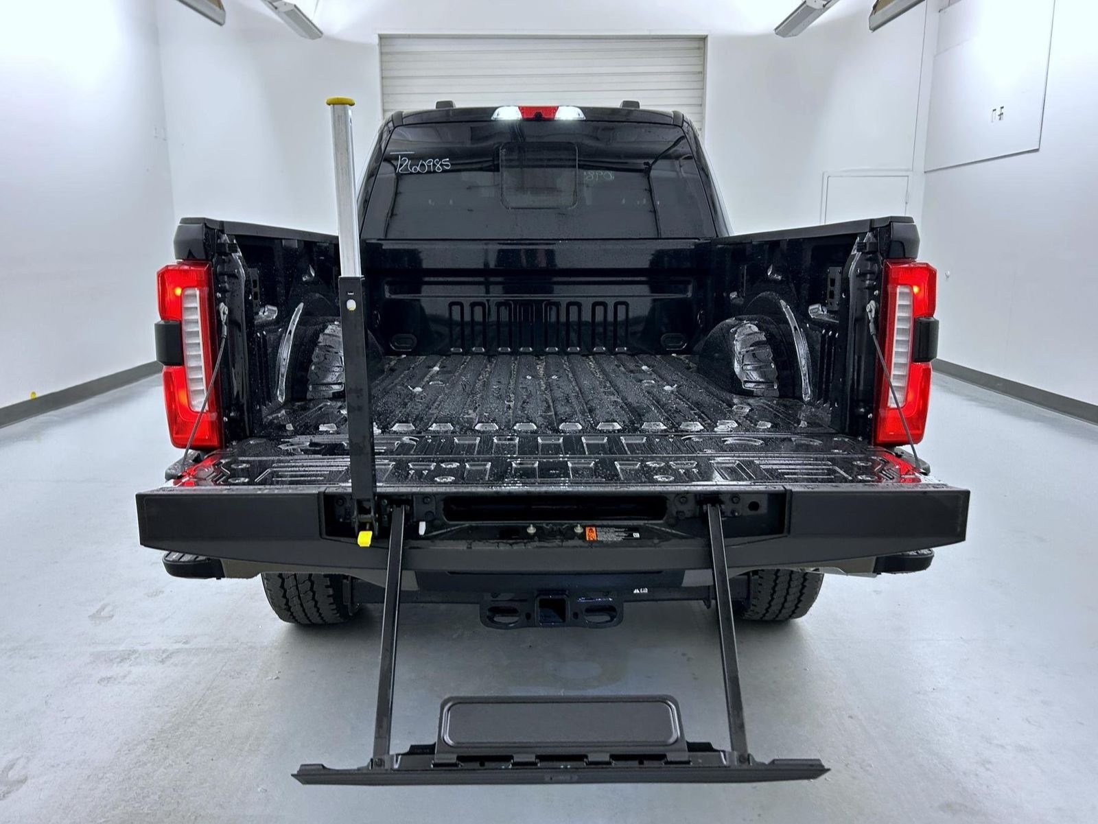 New 2026 Agate Black Metallic Ford King Ranch image 22