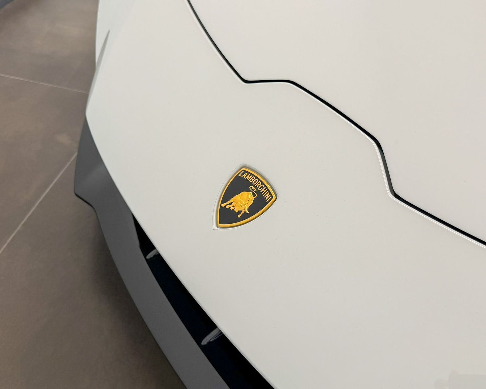 Used 2022  Lamborghini Base image 51