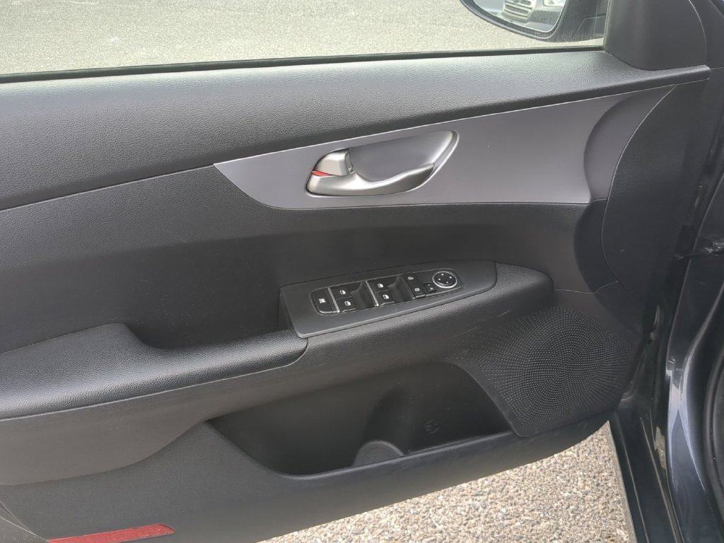 Used 2022 Gravity Gray Kia FE image 13