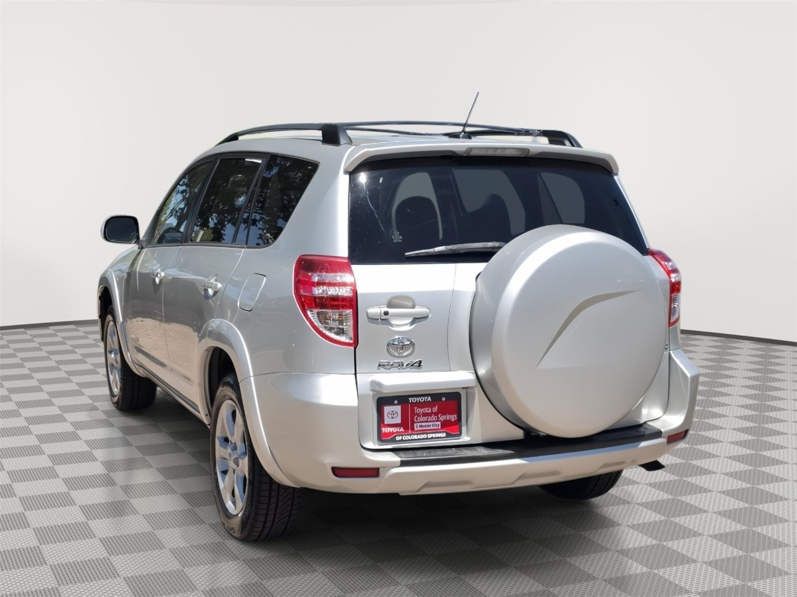 Used 2012 Classic Silver Metallic Toyota Limited image 41