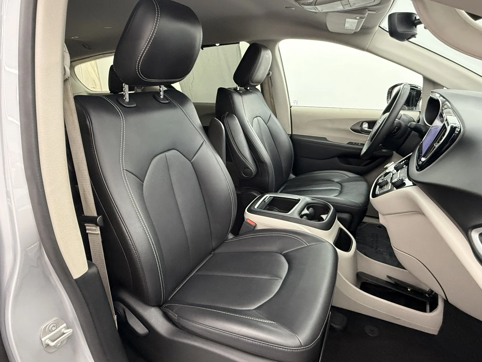 Used 2024 SILVER Chrysler Touring L image 40