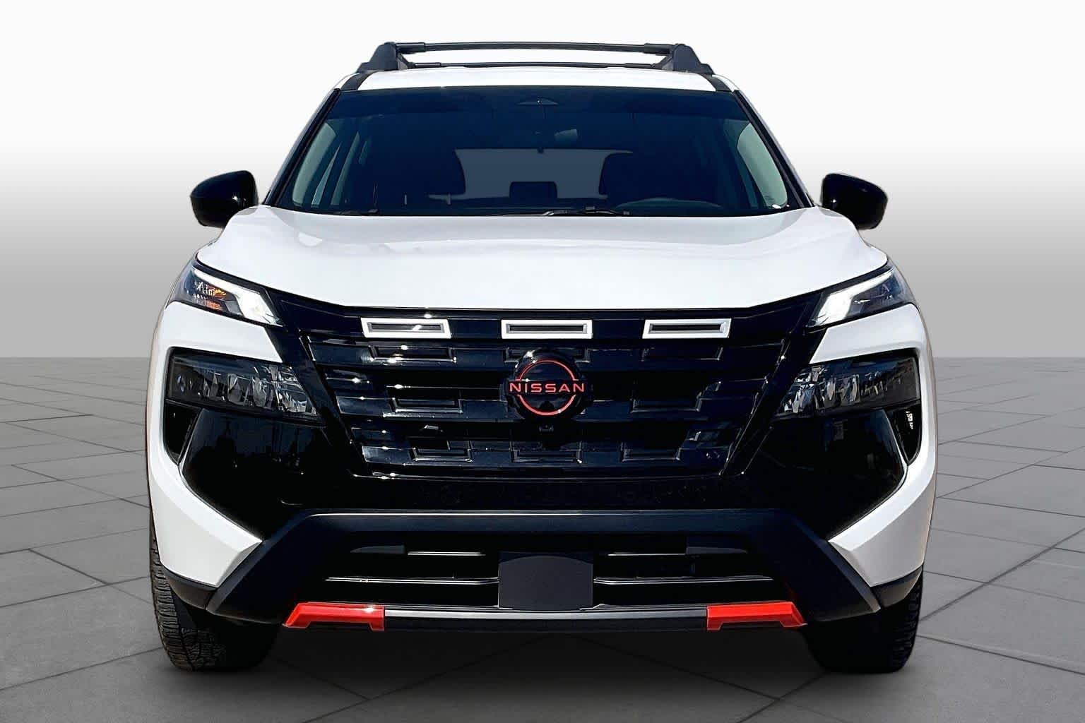 Used 2025 Everest White Pearl Nissan Rock Creek image 4
