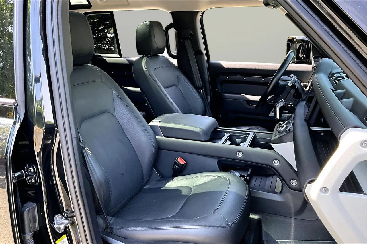 Used 2024  Land Rover S image 24