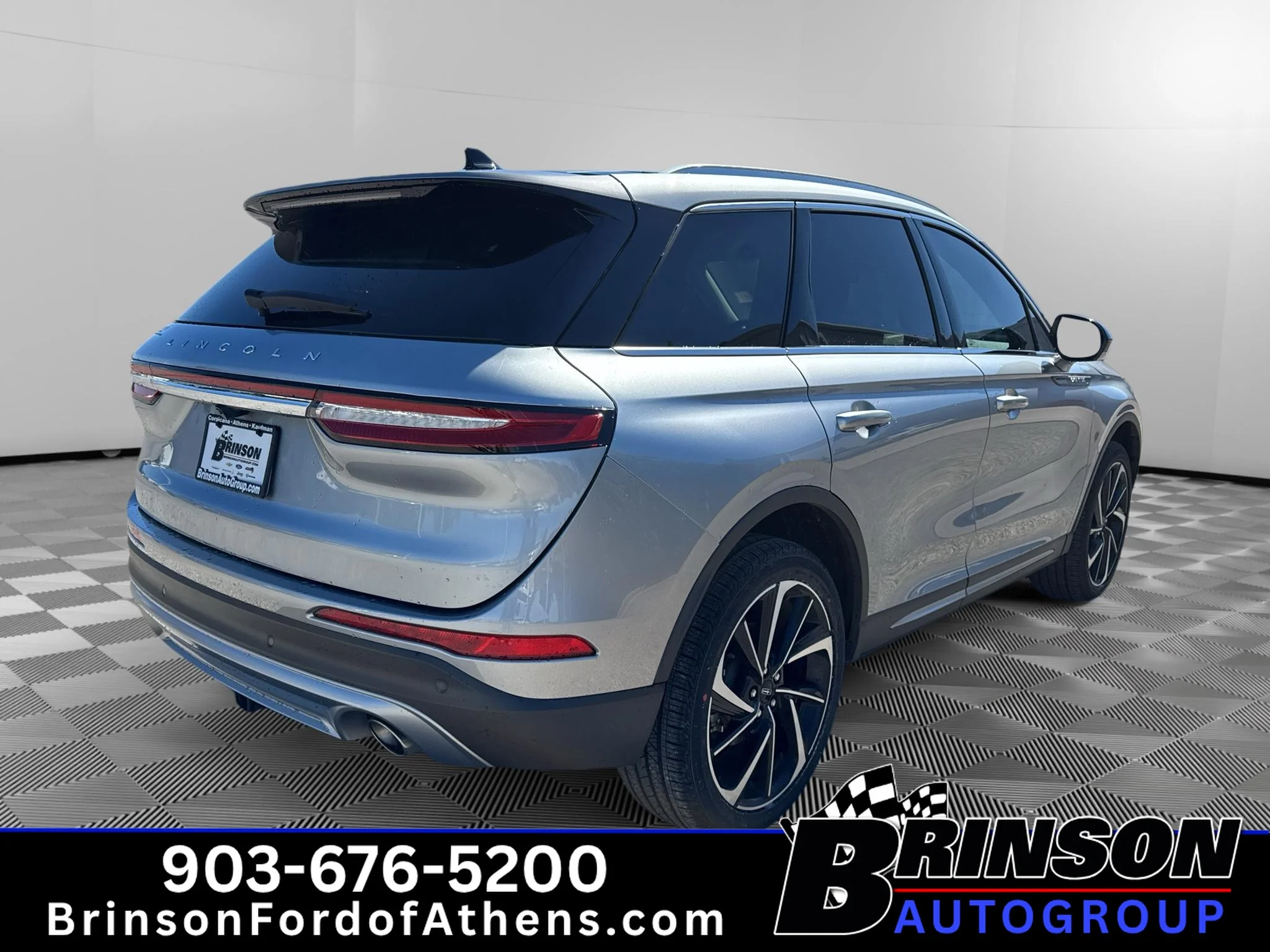 Used 2023 Silver Radiance Metallic Clearcoat Lincoln Reserve image 5