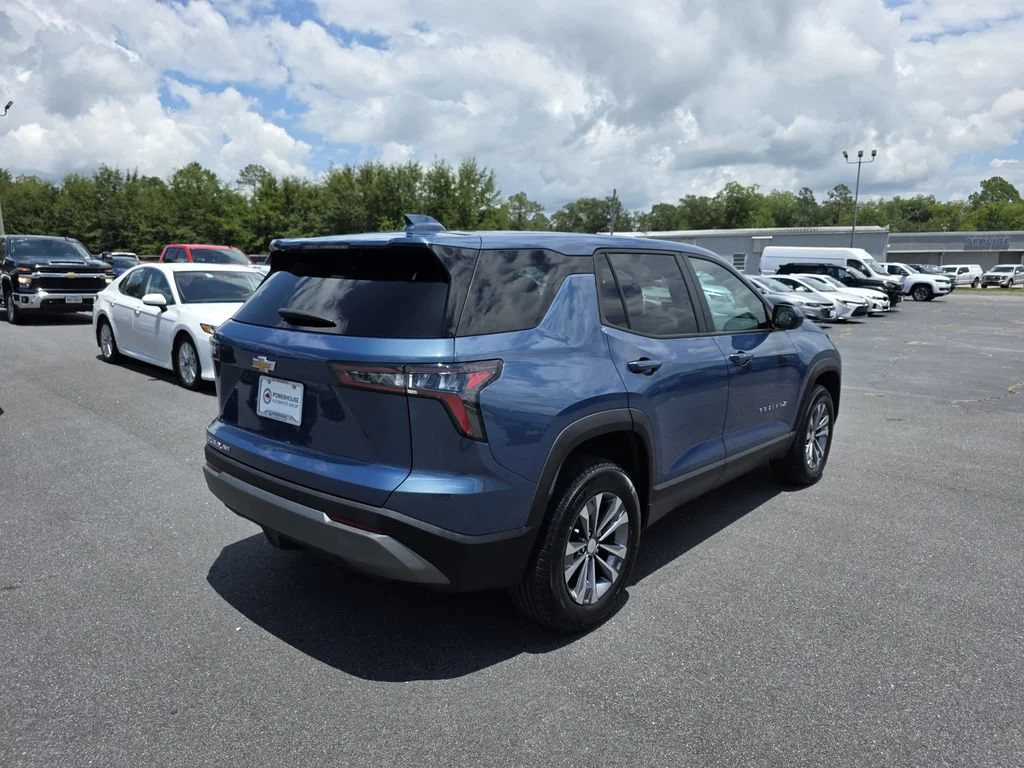 Used 2026 Lakeshore Blue Metallic Chevrolet LT image 5