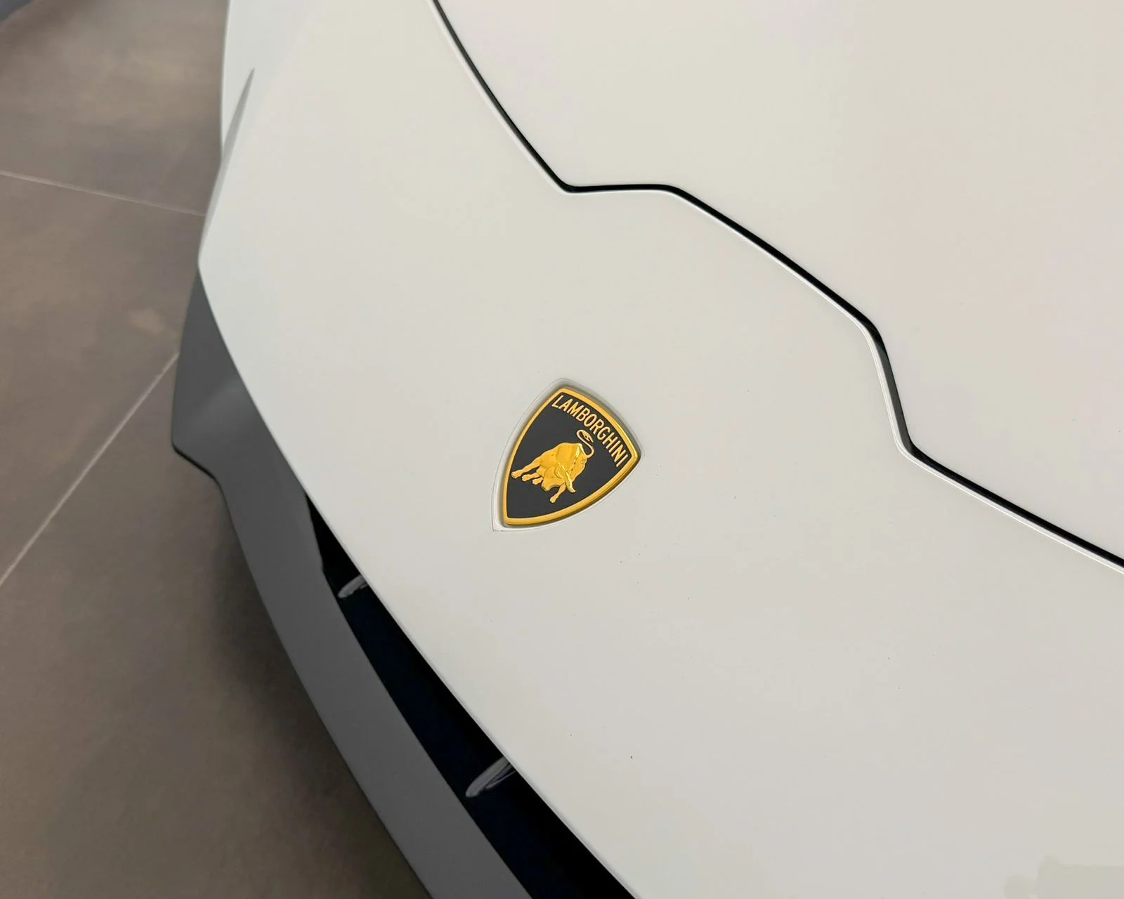 Used 2022  Lamborghini Base image 51