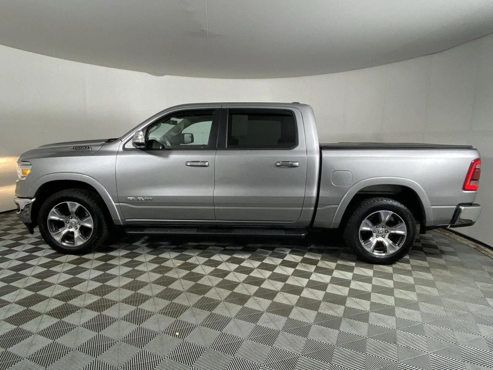 Used 2022 Billet Silver Metallic Clearcoat Ram Laramie image 14