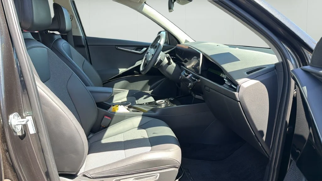 Used 2023 Gray Kia Wind image 13