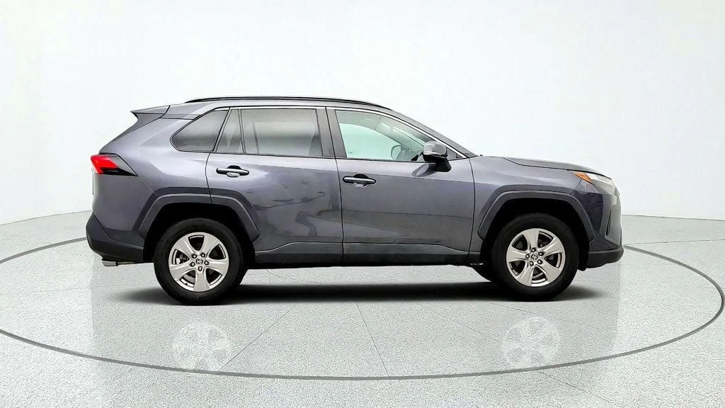 Used 2022 Magnetic Gray Metallic Toyota XLE AWD image 4