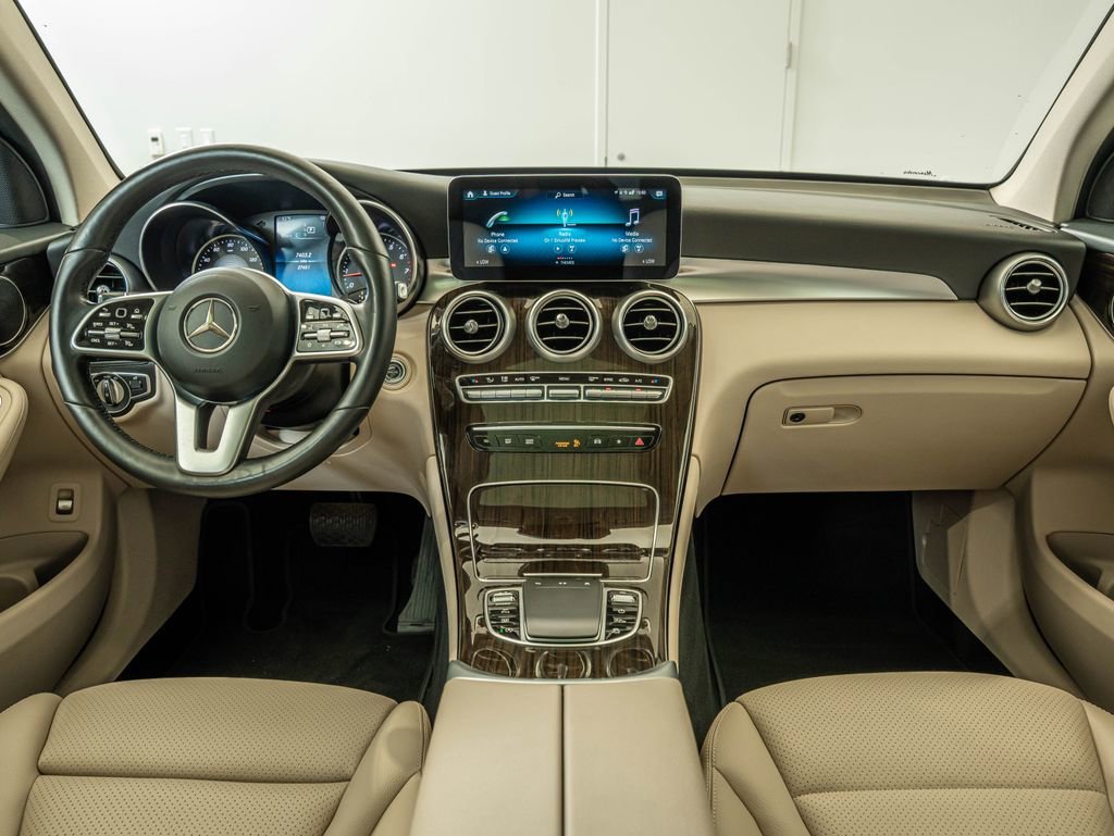 Used 2022 Manufaktur Cardinal Red Metallic Mercedes-Benz GLC 300 image 29
