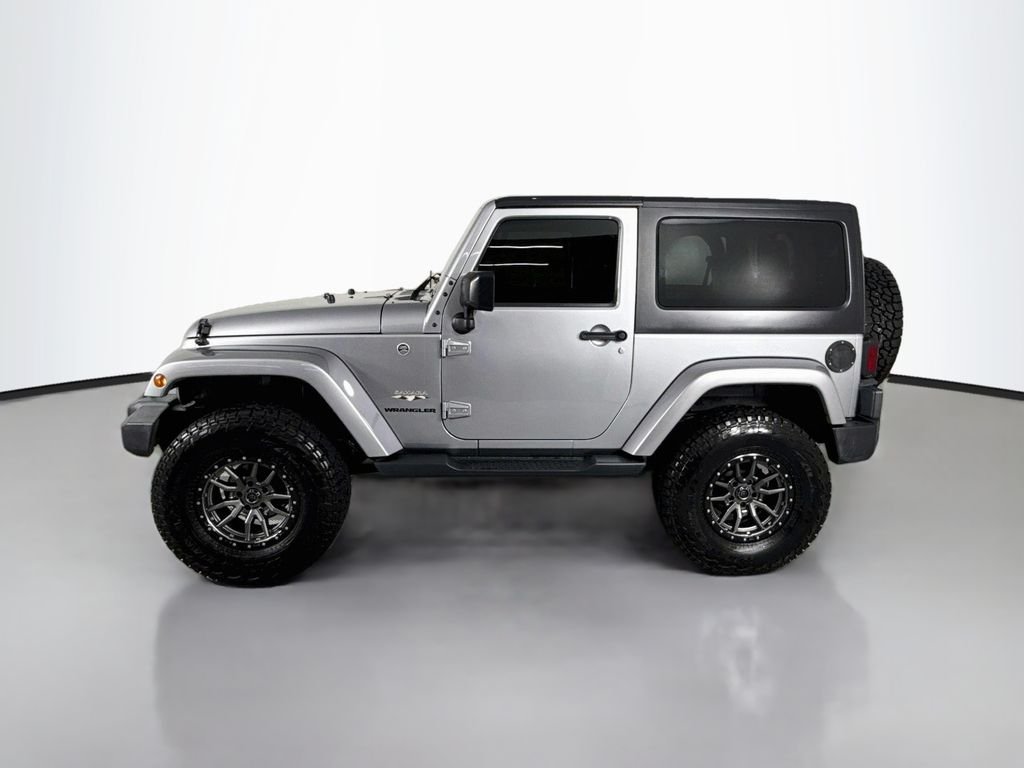 Used 2016 Silver Jeep Sahara image 2