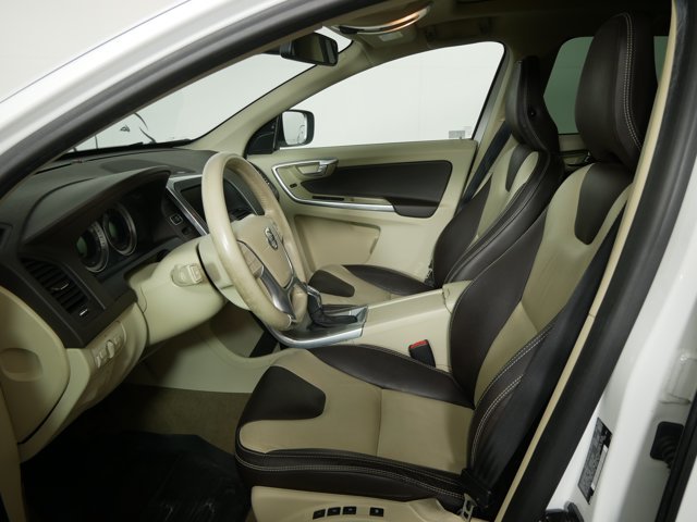 Used 2013 Ice White Volvo T6 w/ Platinum Pkg & Climate Pkg image 9