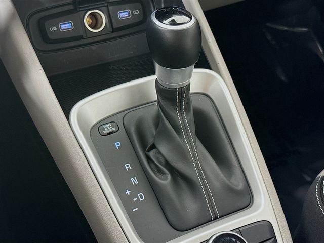 Used 2022 White Hyundai SEL image 19
