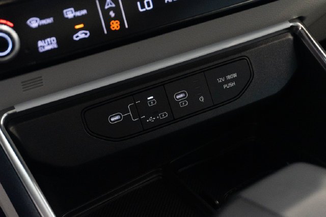 Used 2025 White Kia SX Prestige image 26