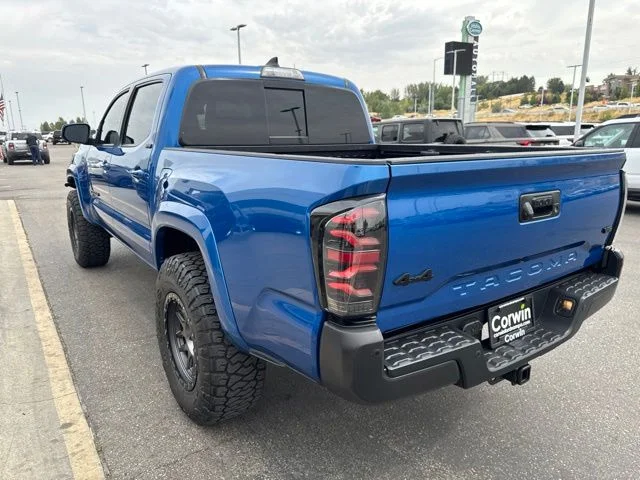 Used 2018 Blue Toyota SR5 image 4