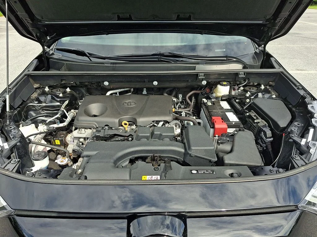 2025 Toyota RAV4 XLE - Photo 26