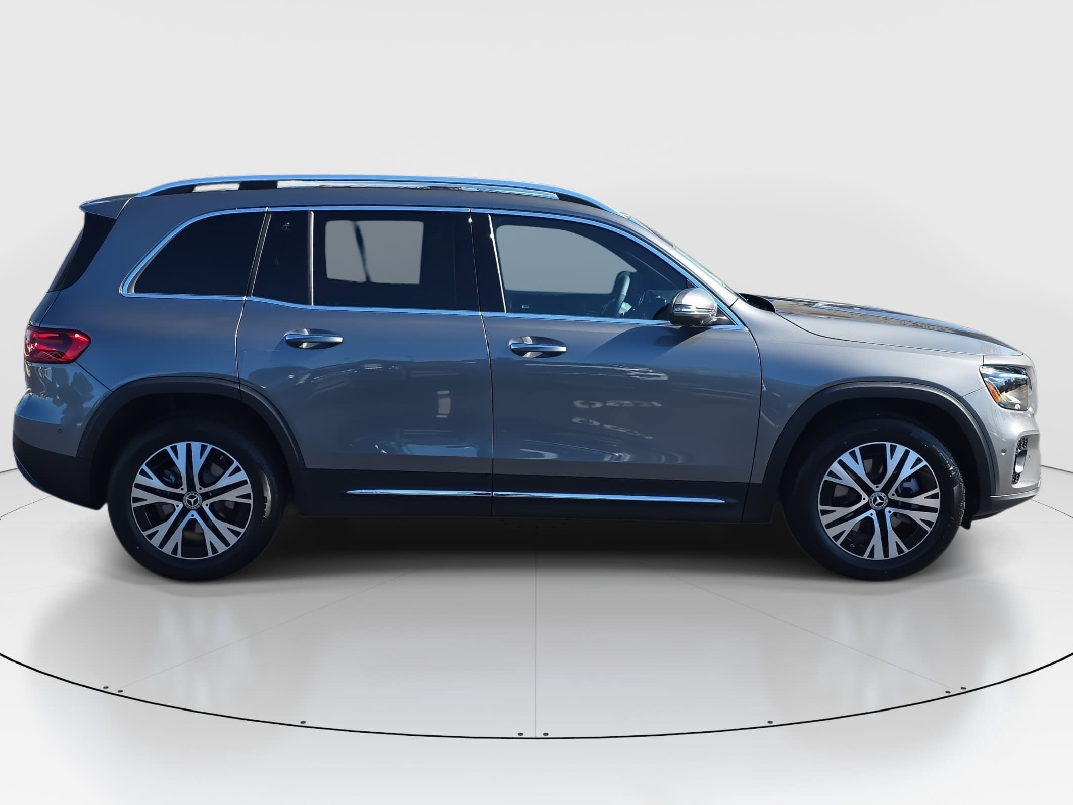 New 2026 Mountain Grey Metallic Mercedes-Benz GLB250 image 5