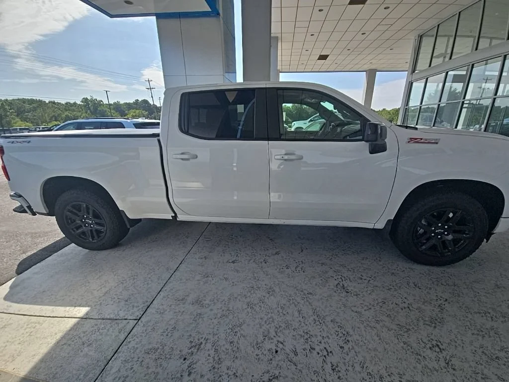 Used 2026 Summit White Chevrolet RST image 10