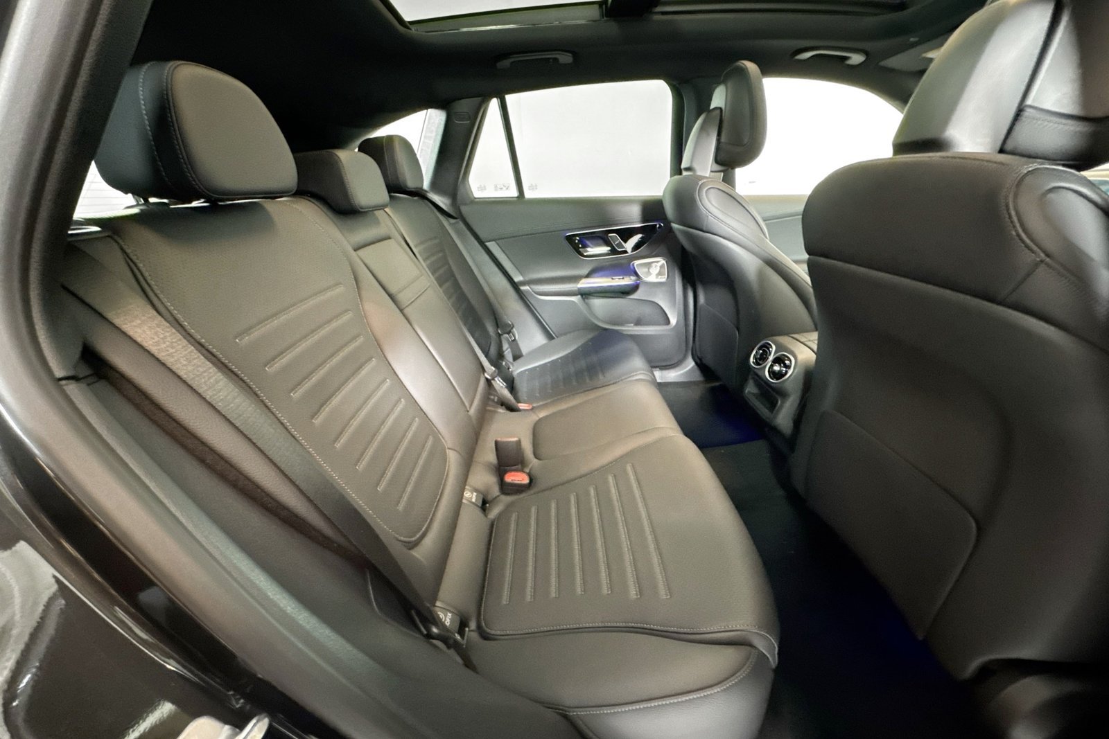 New 2026 Graphite Grey Metallic Mercedes-Benz GLC 300 image 25