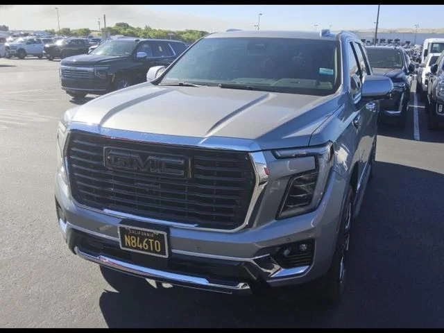 Used 2025 Silver GMC Elevation image 3