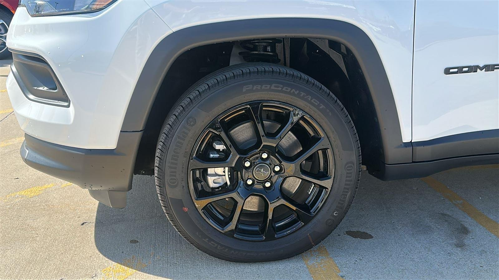 New 2026 Bright White Clear-Coat Exterior Paint Jeep Latitude Altitude image 7