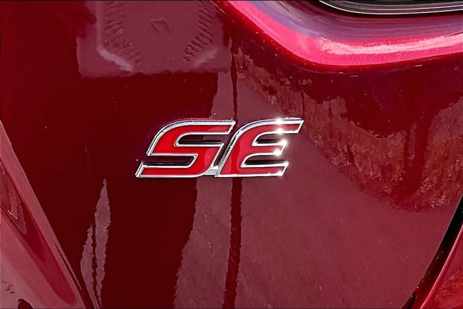 Used 2026 Ruby Flare Pearl Toyota SE image 10