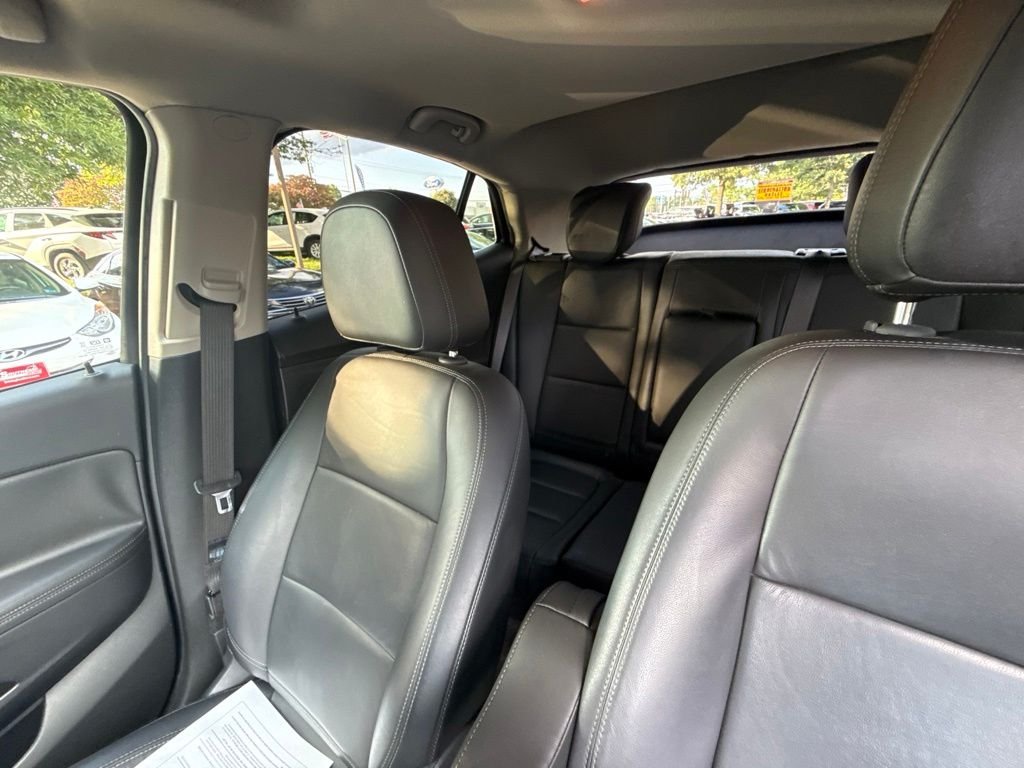 Used 2017 Silver Buick Essence image 18