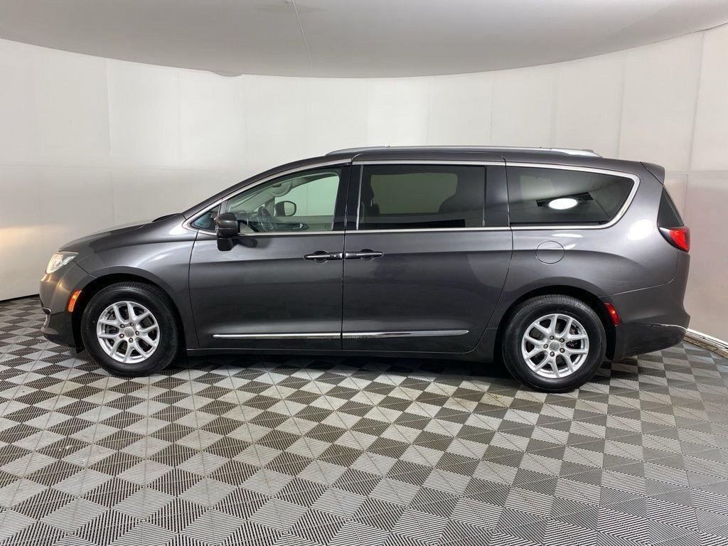 Used 2020 Crystal Metallic Chrysler Touring L image 3