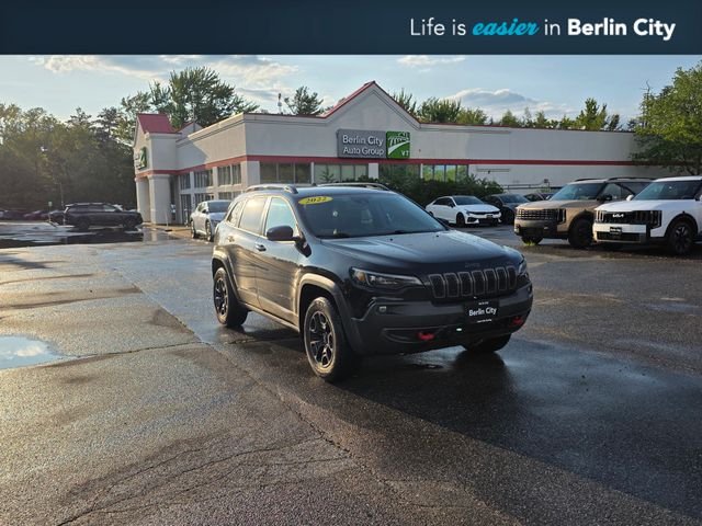 Used 2022 Diamond Black Jeep Trailhawk image 1