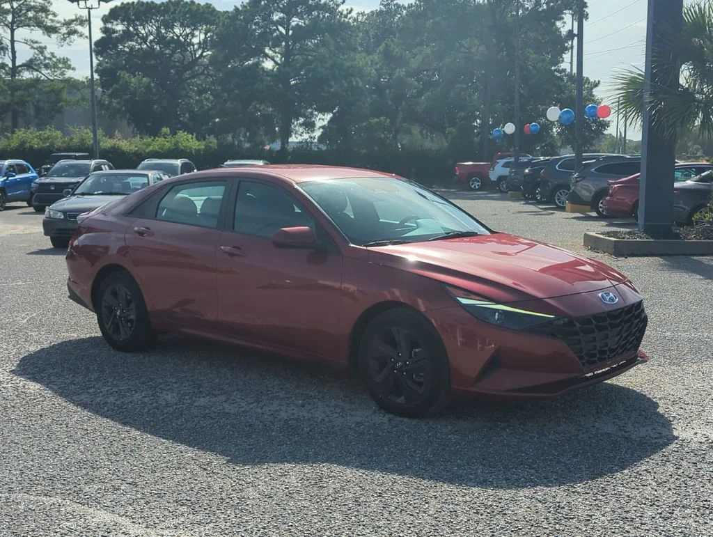 Used 2023 Red Hyundai SEL image 9