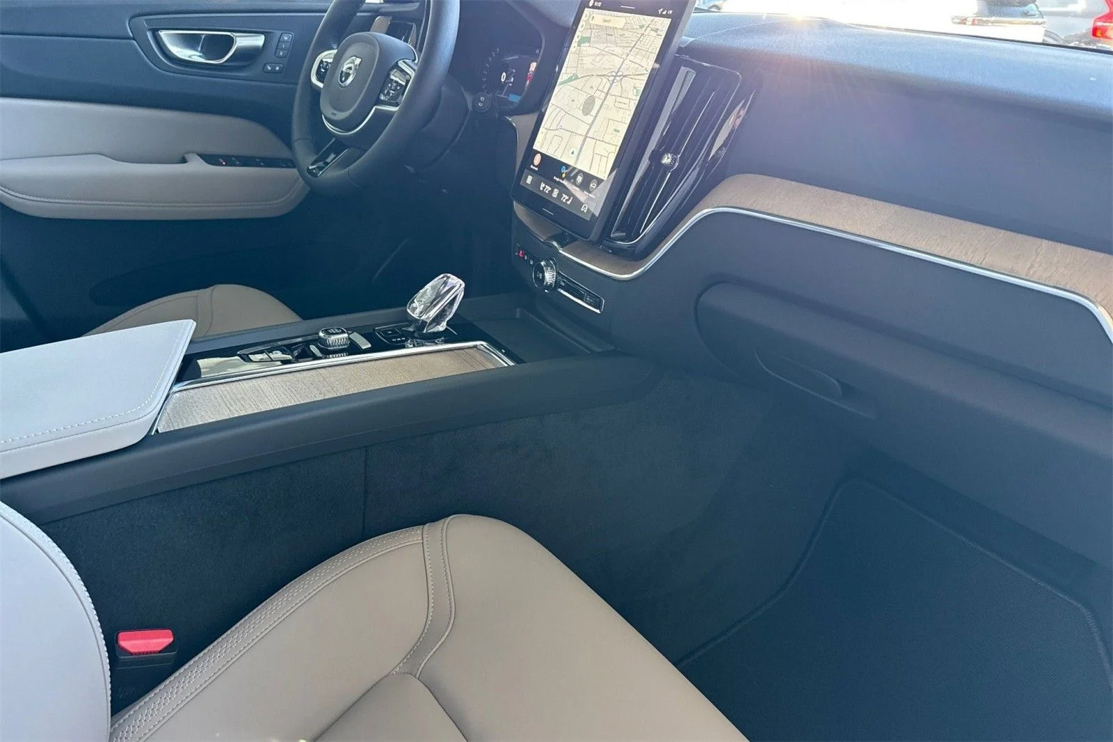 2026 Volvo XC60 Plus - Photo 17