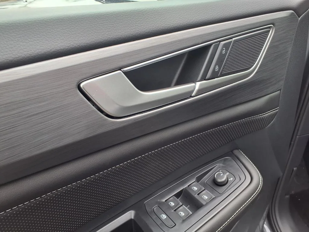 New 2026 Pure Gray Volkswagen SE w/Technology image 7