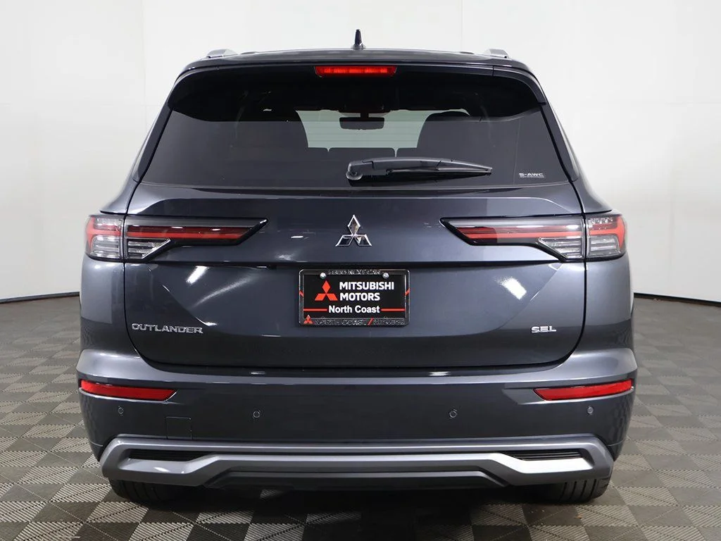 2025 Mitsubishi Outlander SEL - Photo 17