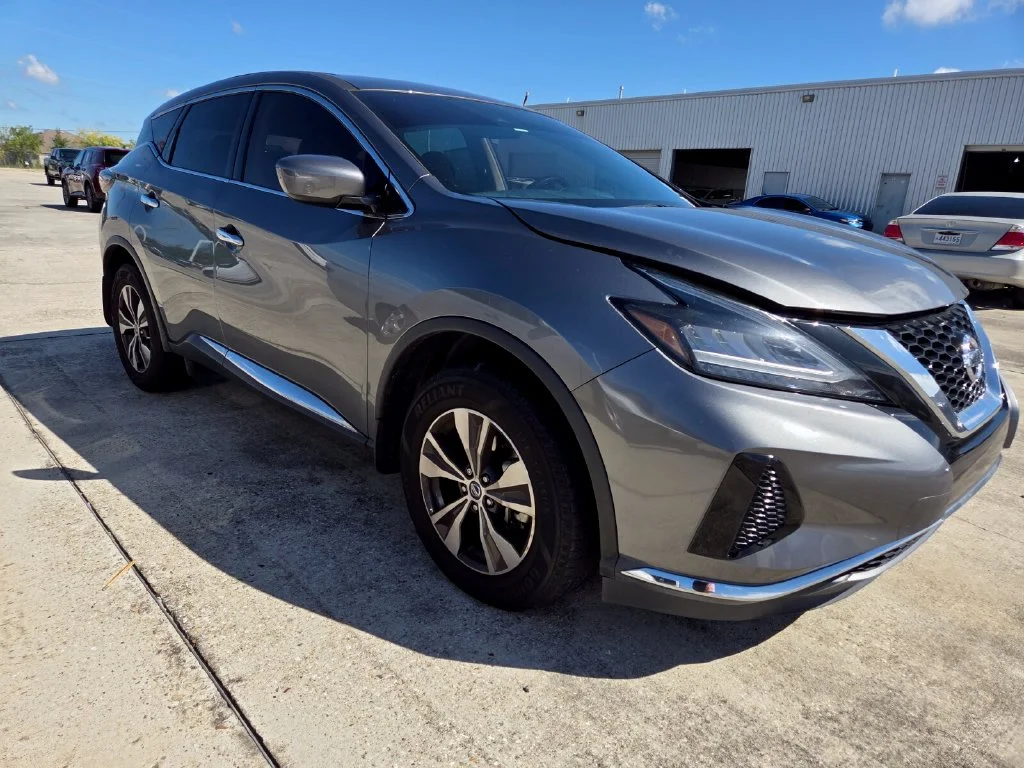 Used 2021 Gray Nissan S image 5