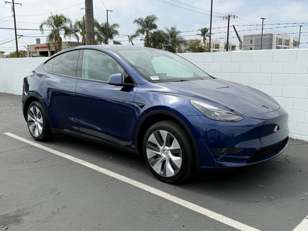 2024 Tesla Model Y Long Range Rear Wheel Drive's photo