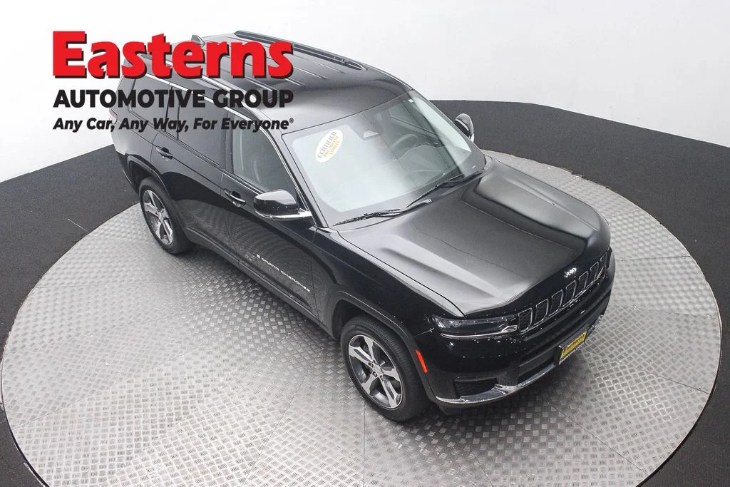 Used 2023 Black Jeep Limited image 3