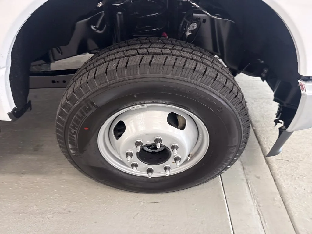 New 2027 Oxford White Ford F-350® XL image 5