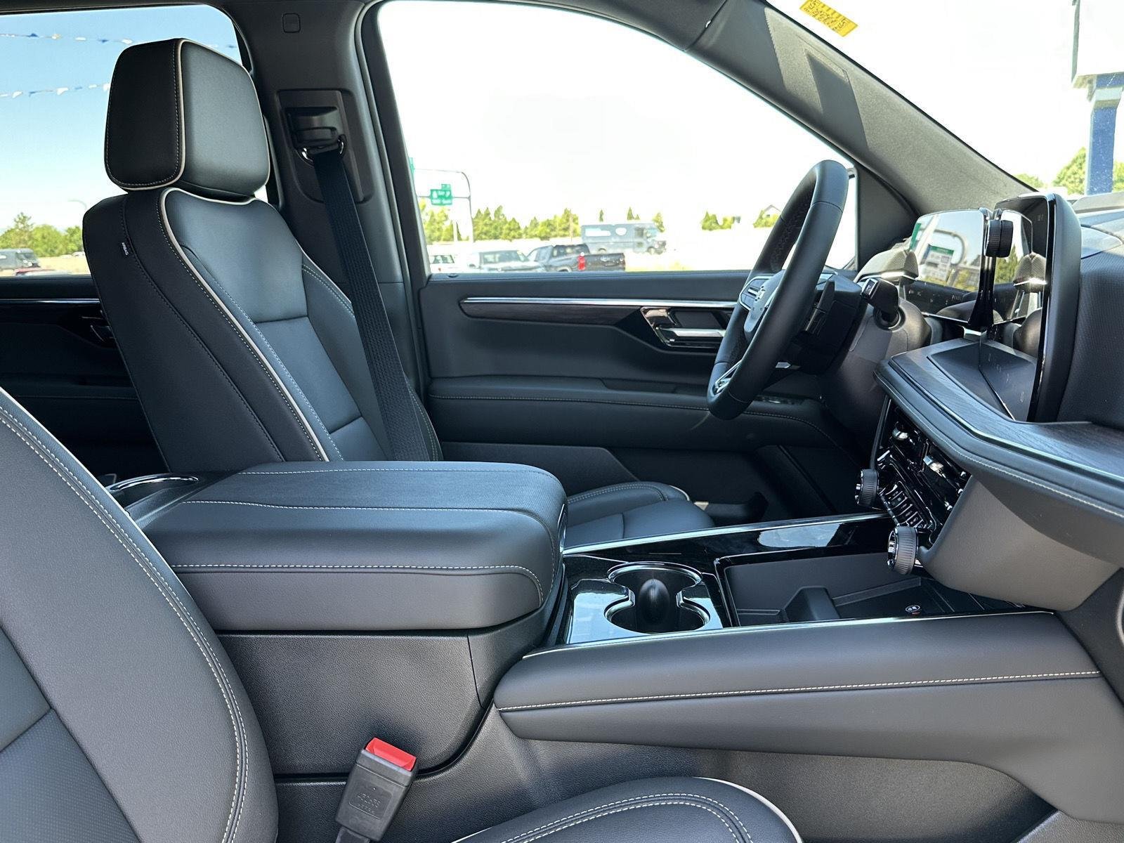 New 2026 Polar White Tricoat Chevrolet Premier image 38